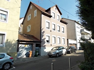 DREIFAMILIENHAUS, bereits teilmodernisiert, als sympathischer Altbau mit Hof, Nebengebäude & Garage in STUTTGART-MÜNSTER, 70376 Stuttgart, Mehrfamilienhaus