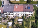 Luftbild Südwestseite - EINFAMILIENHAUS als REIHENMITTELHAUS in ruhiger Lage mit 2 Balkonen & Garten in STUTTGART-WOLFBUSCH