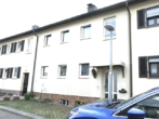 Eingangsseite Bild 2 - EINFAMILIENHAUS als REIHENMITTELHAUS in ruhiger Lage mit 2 Balkonen & Garten in STUTTGART-WOLFBUSCH