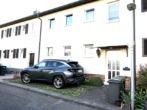 Hauseigener KFZ-Stellplatz Bild 1 - EINFAMILIENHAUS als REIHENMITTELHAUS in ruhiger Lage mit 2 Balkonen & Garten in STUTTGART-WEILIMDORF (WOLFBUSCH)
