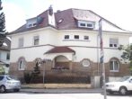 Ansicht von der Straße aus - ALTBAUCHARME & TOP-MODERNER KOMFORT! Das geht gleichzeitig! Im 2-FAMILIENHAUS in STGT.-ZUFFENHAUSEN!