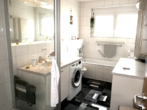 Tageslichtbad Bild 1 - 4 1/2-ZIMMER-KOMFORT-MIETWOHNUNG mit Parkett, EBK, Balkon, Dachterrasse, Aufzug & TG-Platz in STUTTGART-WEILIMDORF