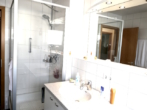 Tageslichtbad Bild 2 - 4 1/2-ZIMMER-KOMFORT-MIETWOHNUNG mit Parkett, EBK, Balkon, Dachterrasse, Aufzug & TG-Platz in STUTTGART-WEILIMDORF