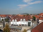 Zentrum am Löwen-Markt - 4 1/2-ZIMMER-KOMFORT-MIETWOHNUNG mit Parkett, EBK, Balkon, Dachterrasse, Aufzug & TG-Platz in STUTTGART-WEILIMDORF