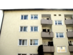 Eingangsseite-Küchenbalkone Bild 2 - Behagliche 4-ZIMMER-WOHNUNG mit Erbbaurecht, derzeit vermietet, mit 2 Balkonen und Blick ins Grüne in STUTTGART BERGHEIM