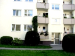 Eingangsseite-Küchenbalkone - Behagliche 4-ZIMMER-WOHNUNG mit Erbbaurecht, derzeit vermietet, mit 2 Balkonen und Blick ins Grüne in STUTTGART BERGHEIM