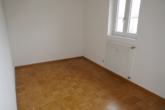 Kinderzimmer 1 OG - ZWEIFAMILIENHAUS mit 2 gleich großen Wohnungen in ruhiger Lage mit 1200 qm Grundstück in STUTTGART-WOLFBUSCH