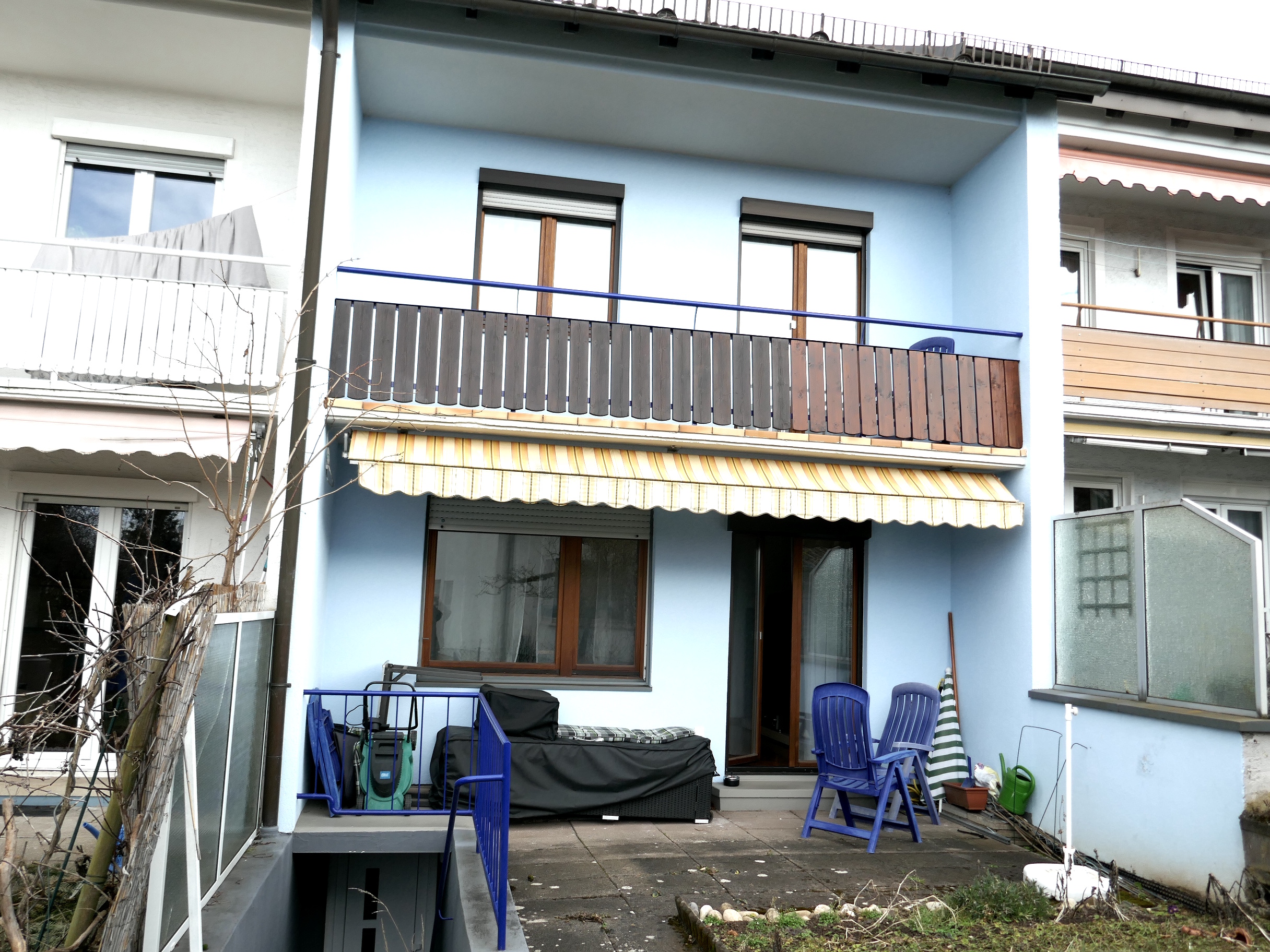 REIHENHAUS mit 5 1/2 Zimmern auf 120 qm,Terrasse, Balkon & kleinem Garten in STUTTGART-WEILIMDORF