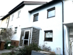 Ansicht 2 Eingangsseite - REIHENHAUS mit 5 1/2 Zimmern auf 120 qm,Terrasse, Balkon & kleinem Garten in STUTTGART-WEILIMDORF