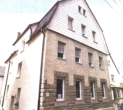 Ansicht von der Straße Bild 1 - IMMER NOCH GUTE KAPITALANLAGE! Komplett vermietetes 3-FAMILIEN-HAUS mit Nebengebäude im Hof, Nähe Festhalle & Gymnasien in STUTTGART-FEUERBACH!