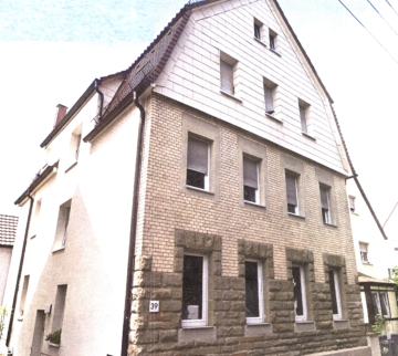 IMMER NOCH GUTE KAPITALANLAGE! Komplett vermietetes 3-FAMILIEN-HAUS mit Nebengebäude im Hof, Nähe Festhalle & Gymnasien in STUTTGART-FEUERBACH!, 70469 Stuttgart, Mehrfamilienhaus