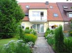 Blumenrabatte - 4-ZIMMER-MIETWOHNUNG (inkl. Dachstudio) mit Balkon, EBK & Garten in STUTTG.-WEILIMDORF (Wolfbusch)