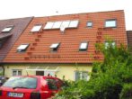 Strassenseite - 4-ZIMMER-MIETWOHNUNG (inkl. Dachstudio) mit Balkon, EBK & Garten in STUTTG.-WEILIMDORF (Wolfbusch)