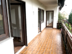 Balkon EG mit 3 Zugängen - Komplett frei in ruhiger Grünlage über BAD LIEBENZELL! Großzügiges 2-FAMILIEN-HAUS mit großem Garten und Doppelgarage in MAISENBACH-ZAINEN