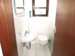 Toilette Wohnung EG - Komplett frei in ruhiger Grünlage über BAD LIEBENZELL! Großzügiges 2-FAMILIEN-HAUS mit großem Garten und Doppelgarage in MAISENBACH-ZAINEN