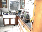 Einbauküche mit Theke Bild 2 - 4-ZIMMER-WOHNUNG in ruhiger Lage mit großem Balkon, Einbauküche und 2 Tiefgaragenplätzen in WALDENBUCH