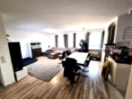 Wohn-Ess-Bereich - 4-ZIMMER-WOHNUNG in ruhiger Lage mit großem Balkon, Einbauküche und 2 Tiefgaragenplätzen in WALDENBUCH