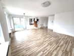 Grosszügiger Wohn-Ess-Bereich Bild 2 - 4-ZIMMER-WOHNUNG in ruhiger Lage mit großem Balkon, Einbauküche und 2 Tiefgaragenplätzen in WALDENBUCH