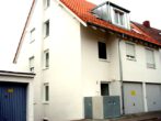 Eingang/Garagen - Attraktive 3-ZIMMER-MIETWOHNUNG mit Südbalkon, EBK, Parkett & Tageslichtbad in STUTTGART-WEILIMDORF