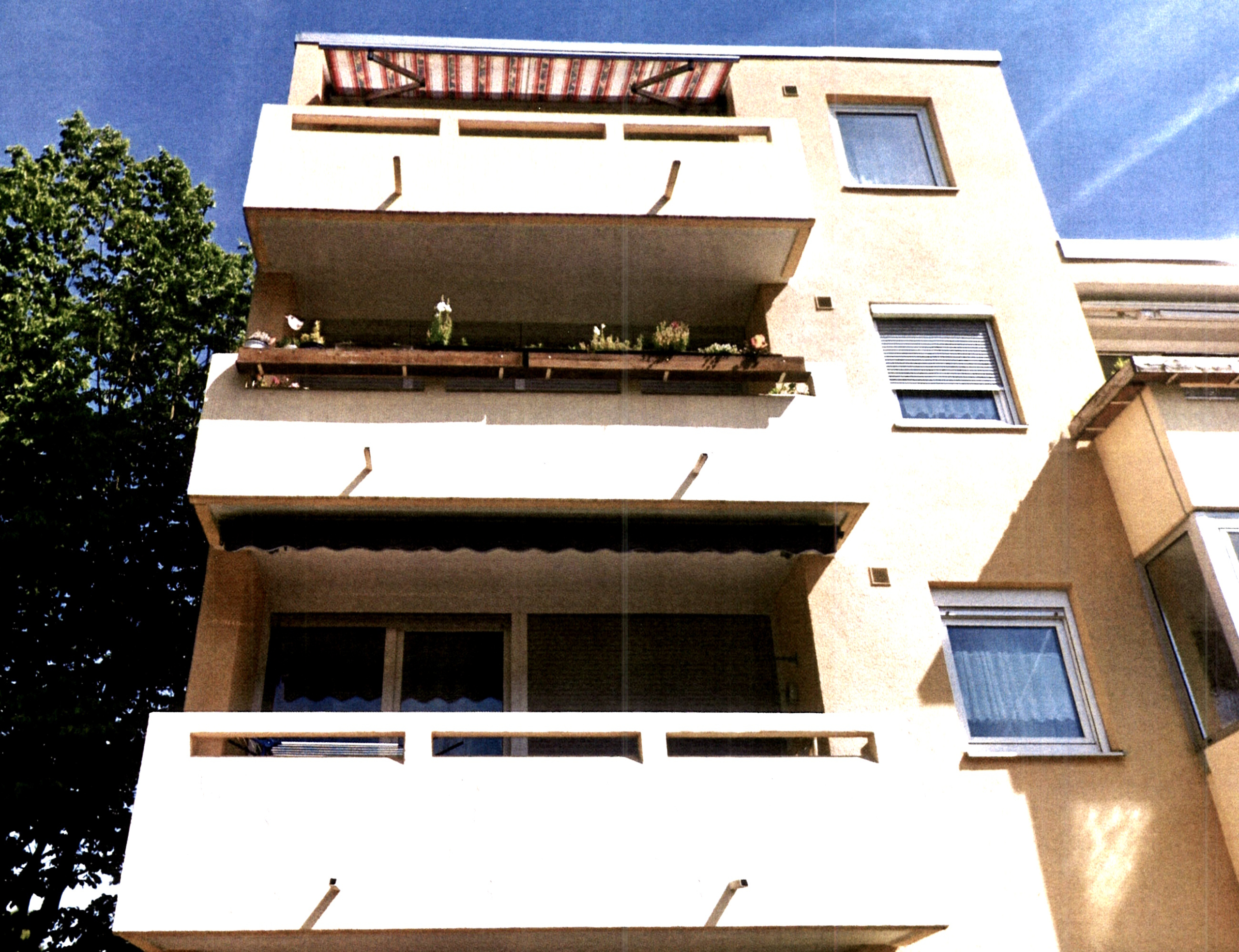 Für KAPITALANLEGER oder SELBSTNUTZER geeignet! Ruhige 2-ZIMMER-WOHNUNG mit Balkon & Garage in DITZINGEN!