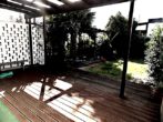 Blick von Terrasse zu Garten 2 - EINFAMILIEN-BUNGALOW mit versetzten Wohnebenen, Garage,Stellplatz,Terrasse & Garten in DITZINGEN-HIRSCHLANDEN