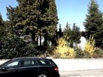 Abgeschirmter Blick zum Garten - EINFAMILIEN-BUNGALOW mit versetzten Wohnebenen, Garage,Stellplatz,Terrasse & Garten in DITZINGEN-HIRSCHLANDEN