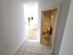 Eingangsbereich - Gäste-WC - Jede Menge Platz & Komfort, Baujahr 2001! 4-ZIMMER-WOHNUNG mit großem Balkon & Einbauküche in WALDENBUCH!