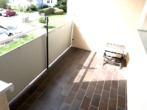 Sonniger Südbalkon - Energetisch bestens modernisierte 2-ZIMMER-WOHNUNG mit Parkett, Top-Einbauschränken und Südbalkon, Einbauküche mit Theke, neuem Bad und abgeschlossenem TG-Platz in ruhiger Aussichtslage von KÖNGEN!