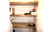 Abstellraum in der Wohnung - Energetisch bestens modernisierte 2-ZIMMER-WOHNUNG mit Parkett, Top-Einbauschränken und Südbalkon, Einbauküche mit Theke, neuem Bad und abgeschlossenem TG-Platz in ruhiger Aussichtslage von KÖNGEN!