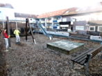 Hauseigener Spielplatz - Sehr komfortable & großzügige 3-ZIMMER-MIETWOHNUNG im 1.OG mit Aufzug, Südbalkon & TG-Stellplatz in STUTTGART-WEILIMDORF