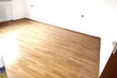Schlafzimmer - Sympathische 3 1/2-ZIMMER-MIETWOHNUNG mit Parkett, neuer Einbauküche & Südbalkon in HEMMINGEN