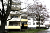 Ansicht von Süden - Sympathische 3 1/2-ZIMMER-MIETWOHNUNG mit Parkett, neuer Einbauküche & Südbalkon in HEMMINGEN