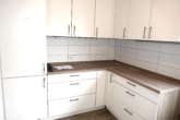 EBK Bild 2 - Sympathische 3 1/2-ZIMMER-MIETWOHNUNG mit Parkett, neuer Einbauküche & Südbalkon in HEMMINGEN