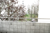 Aussicht vom Balkon - Sympathische 3 1/2-ZIMMER-MIETWOHNUNG mit Parkett, neuer Einbauküche & Südbalkon in HEMMINGEN