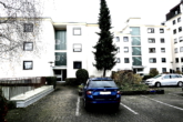 Eingangsseite Bild 1 - Sympathische 3 1/2-ZIMMER-MIETWOHNUNG mit Parkett, neuer Einbauküche & Südbalkon in HEMMINGEN